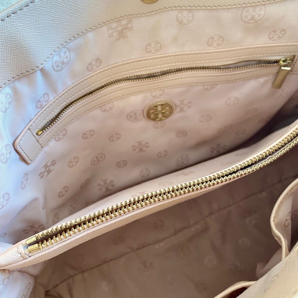 Tory Burch Robinson East to West Tote - Picture 11 of 11